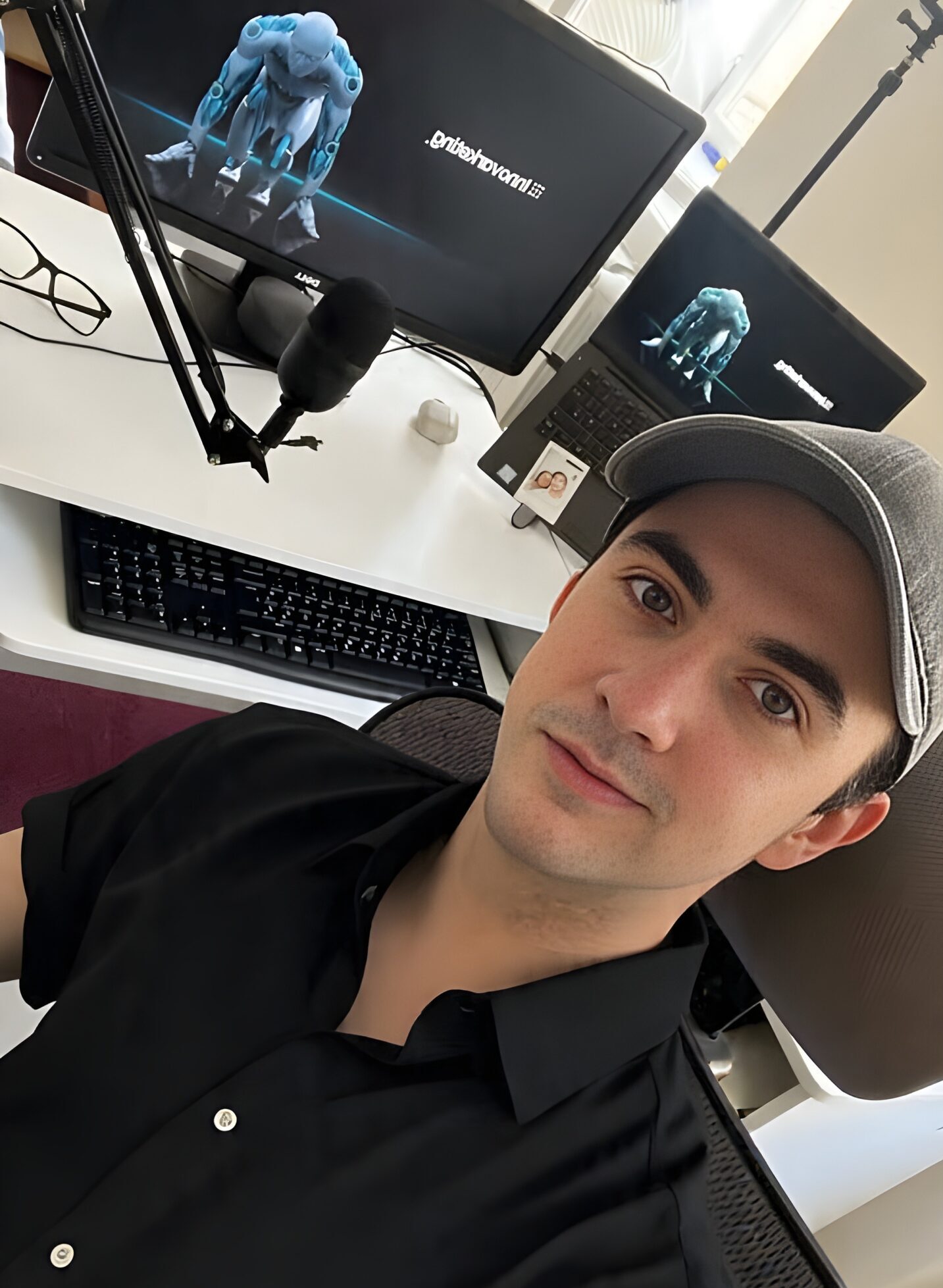 Javier Vrandecic trabajando